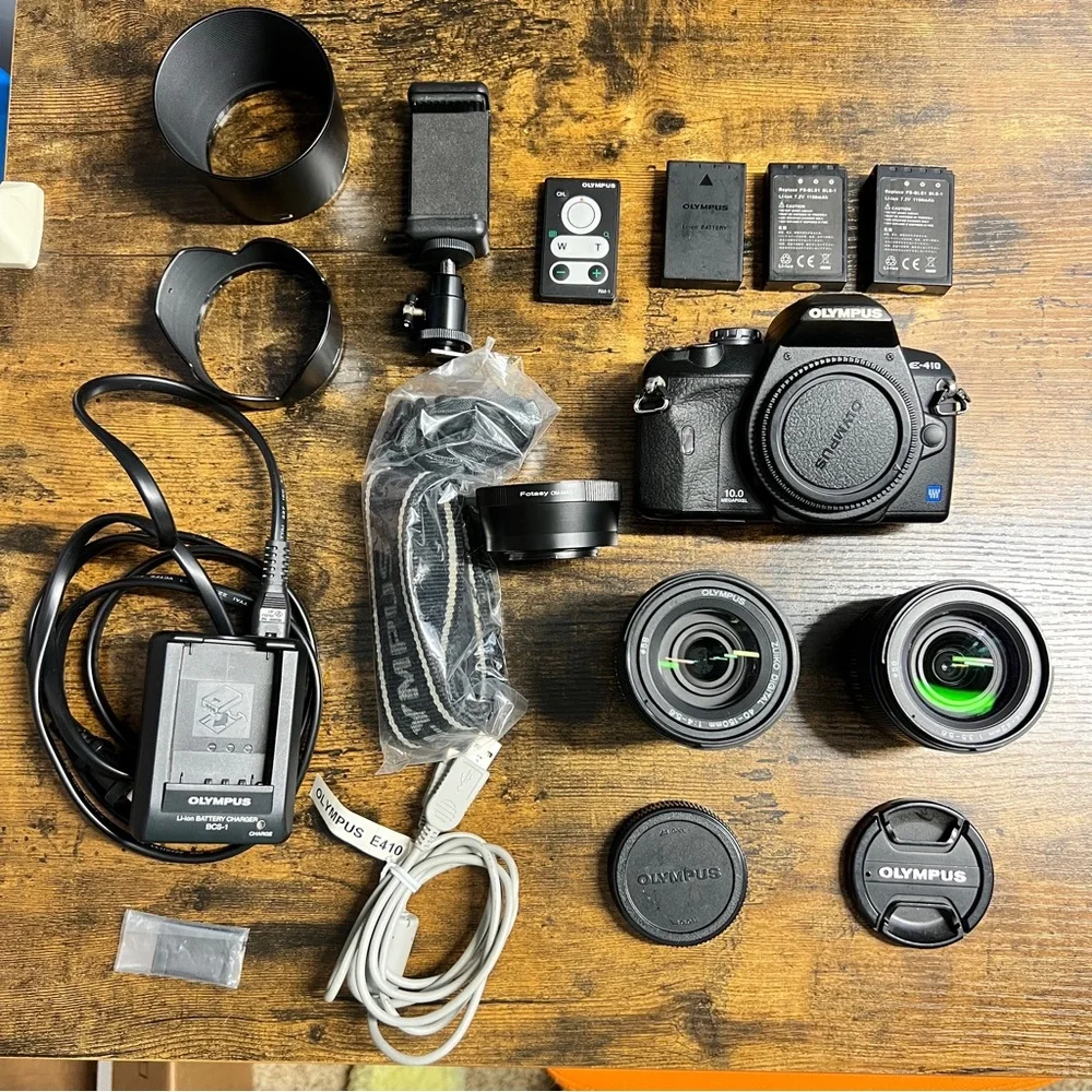 Olympus 410 with 2 lens, 3 batteries, Camera Kit with Accessories - Picture 1 of 10